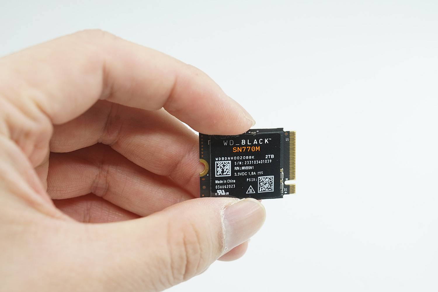 [리뷰] 작지만 빠른 입출력 속도는 UMPC에만 쓰기에 아깝다, WD SN770M 2TB