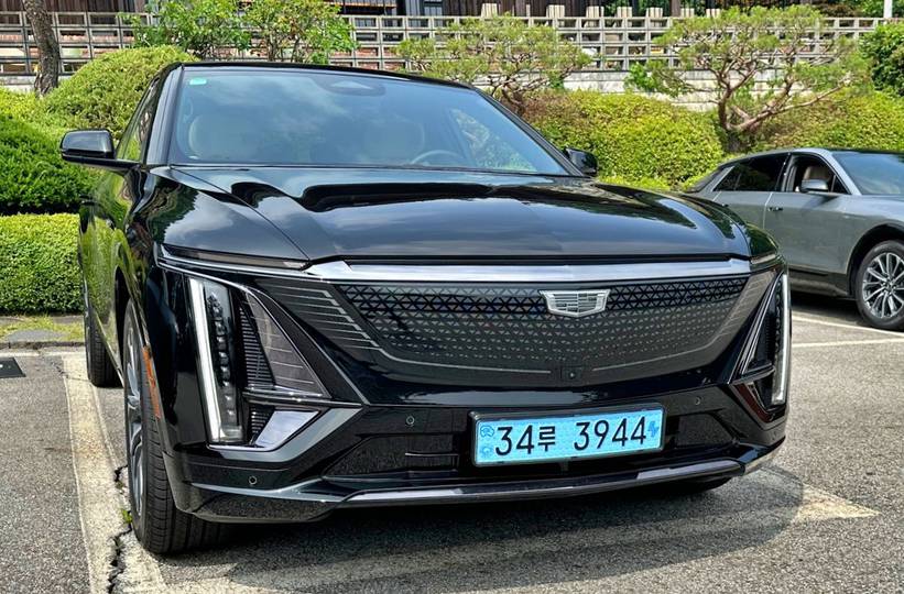 [시승기] 세단의 승차감 구현한 캐딜락 첫 전기 SUV ‘리릭’