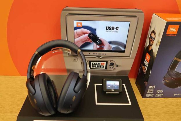 [IT신상공개] 어떤 기기든 무선으로 즐긴다 ‘JBL 투어 원 M3 스마트 Tx’