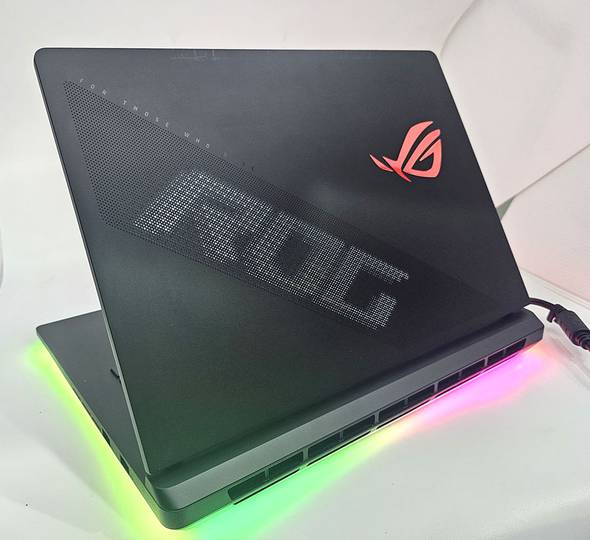 [리뷰] 남다른 성능과 디자인, 에이수스 ROG 스트릭스 스카 16 게이밍 노트북