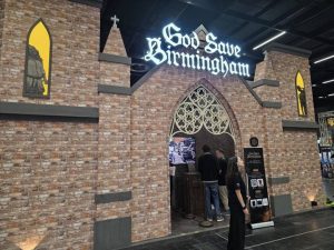 [게임스컴2025] 카카오게임즈 ‘갓 세이브 버밍엄’ 체험, 더 현실감 높아진 좀비 생존 게임